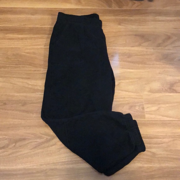 Black Aritzia TNA Boyfriend Cargo Sweatpants - Picture 1 of 4